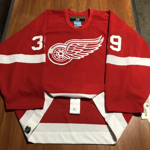 Signed Koho Authentic Dominik Hasek Detroit Red Wings NHL Jersey Vintage Red 52 Cover