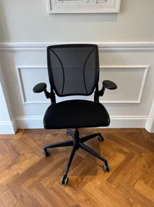 SILLA DE OFICINA NEGRA HUMANSCALE DIFERENTE MUNDO.ENTREGA GRATUITA - Imagen 1 de 8