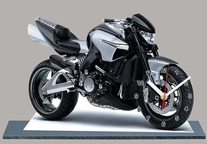 MOTO, SUZUKI GSR -750-02 blanc, EN HORLOGE MINIATURE - Foto 1 di 1
