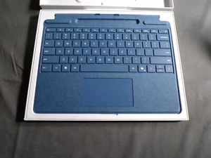 MICROSOFT SURFACE PRO SIGNATURE KEYBOARD MODEL 1864 - Picture 1 of 1