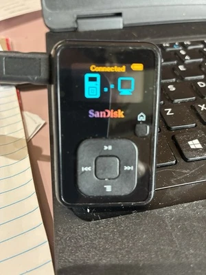 SanDisk Sansa Clip MP3 Audio Music Player Slot Radio FM Micro SDHC - Image 1 of 4