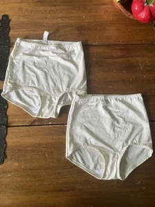 2 Paar Vintage BALI glänzender Satin Mieder Shapewear Slip Höschen weiß Medium M - Bild 1 von 5