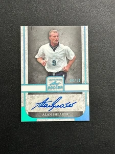 ALAN SHEARER 2022 LEAF ULTIMATE SOCCER BASE AUTO BLUE 4/10 TEAM ENGLAND - Bild 1 von 2