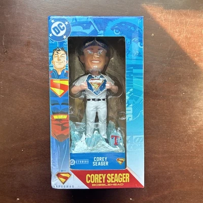 TEXAS RANGERS COREY SEAGER SUPERMAN BOBBLEHEAD LUCES MVP DC COMICS Foto 1 de 4