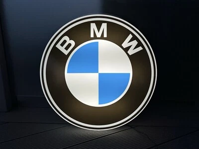 Letrero con logotipo iluminado BMW garaje sala de exposición concesionario cueva azul grande Foto 1 de 4