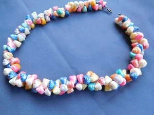 VINTAGE VIBRANT MULTICOLOURED TROCHUS SEA SHELL NECKLACE - Picture 1 of 11