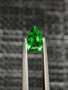 Tsavorita verde 0,85 quilates, pera, impecable, Tanzania, piedras preciosas naturales *Video* - Imagen 1 de 4