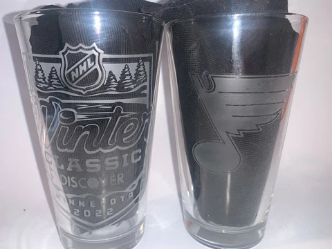 2022 NHL SPECIAL EDITION WINTER CLASSIC ST. LOUIS BLUES 2 ETCHED PINT GLASSESNEW Cover