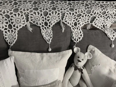 linge Ancien  Dentelle  Festonné Avec pompons Et Franges - Photo 1/4