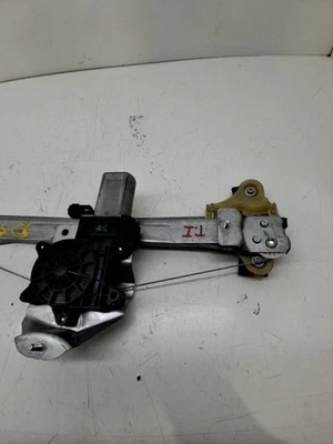 827012973R LEVE GLACE ARRIÈRE GAUCHE / 724432 POUR RENAULT CAPTUR - Photo 1/4