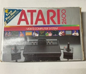 Atari 1982 ~2600 consola sistema informático de video~ **solo en caja** - Imagen 1 de 24