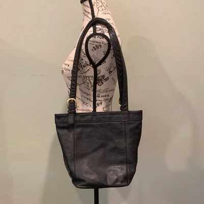 Bolso grande con hebillas doradas ili New York de cuero negro Foto 1 de 4