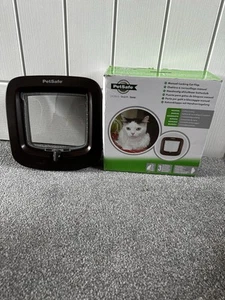 Solapa para gato de bloqueo manual PetSafe con fácil instalación, marrón, bloqueo manual de 4 vías, excelente - Imagen 1 de 6