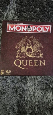 Monopoly Queen Edition Board Game - Image 1 of 4
