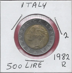 ITALY 500 LIRE 1982 XF IN THE CENTER A VIEW OF THE PIAZZA DEL QUIRINALE,ROME WIT - Picture 1 of 2