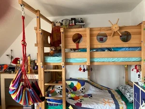 Billi Bolli Mitwachsendes Zweistöckiges Kinder Hochbett, Aufbau ums Eck möglich - Bild 1 von 4