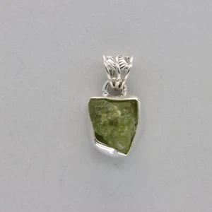 Ciondolo PERIDOTO verde pietra preziosa taglio naturale e grezzo ARGENTO STERLING 925 901-Ge - Foto 1 di 9