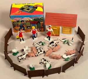 Plastic Hut with Farmers & Animals, Toy, HO scale - Picture 1 of 2