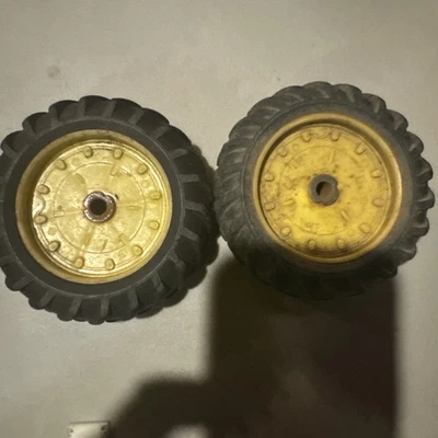 Neumáticos de tractor vintage Ertl 1:16 2 traseros 3 7/8 X 3/4 pulgadas John Deere, Case IH W1 Foto 1 de 4