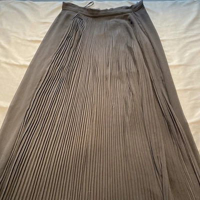 Maxi Falda Zara Negra Plisada Transparente Con Mini Bajo Medio Capricho Bruja Foto 1 de 4