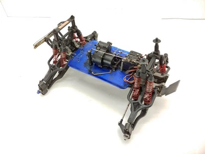 Traxxas T-Maxx 怪物卡车滚轮滑块底盘带 Servos 二手 — 第 1/4 张图片