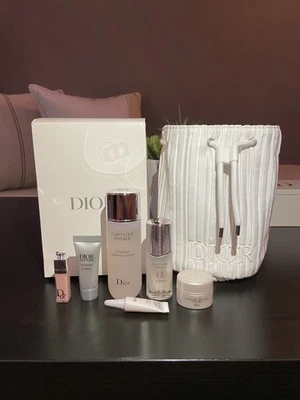 DIOR Capture Total Anti-Envejecimiento Intensivo 7 Piezas Juego de Viaje con Bolsa con Cordón ¡NUEVO! Foto 1 de 4