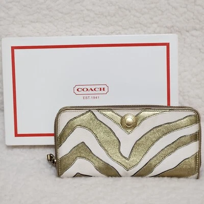 Cartera COACH 8x4" Dorada Metálica y Crema Estampado Cebra Cremallera  Foto 1 de 4