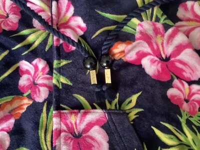 Chaqueta con Capucha Juicy Couture Negra Floral Terciopelo XS Excelente Usada Sin Defectos Foto 1 de 4