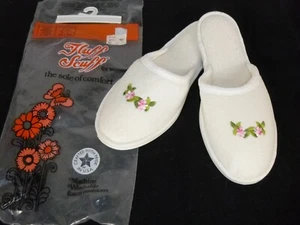NOS Vtg Fluff Scuff Terrycloth Slippers Rubber Sole White W/Pink Flowers Sz M - Picture 1 of 9