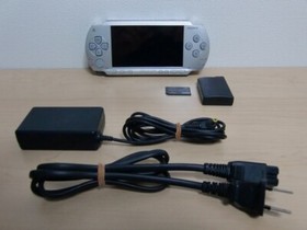 PSP "Playstation Portable" Silver (PSP-1000 SV)  Sony game Console ｗith chager