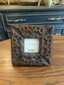 Marco de fotos de pergamino de madera levantada ornamentado Pier 1 Imports 7x7 cuadrado ~ foto 3x3 - Imagen 1 de 23