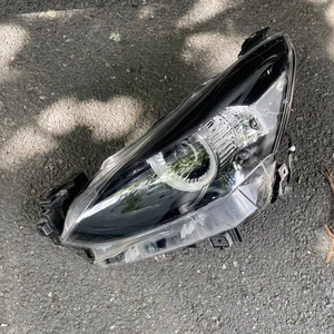2020 ONWARDS GENUINE MAZDA 2 FRONT LEFT SIDE NSF PASSENGERS HEADLIGHT D43N-51040 - Picture 1 of 2