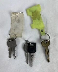 Lote de 5 llaves automotrices vintage de Datsun y GM - Imagen 1 de 3