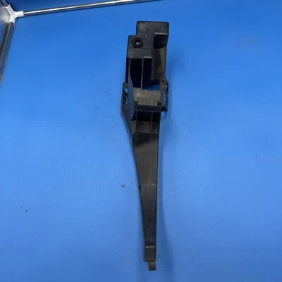 Guía de parachoques lateral pasajero trasero Dodge Charger 2011-2014 Mopar 05182268AD Foto 1 de 4