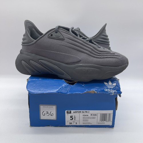 Scarpe da corsa Adidas AdiFOM SLTN J per bambini taglia 5 5 FZ5636 grigio carbonio