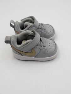 Nike Court Borough Bajo Niño Pequeño Talla 2C Gris/Dorado Zapatos Atléticos Tenis - Imagen 1 de 12