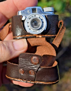 Macchina fotografica spia vintage Hit miniatura con custodia in pelle made in Japan funzionante! - Foto 1 di 9
