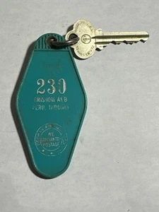 Llavero y llave de habitación de motel base de la Fuerza Aérea Grissom Perú Indiana #230 VOQ - Imagen 1 de 3