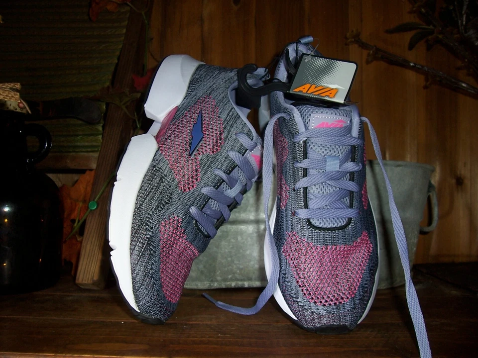 AVIA LADIES SPORTS SNEAKERS SHOES SIZE 8.5 LILAC COLOR MEMORY FOAM LACE UP NEW - Image 1 of 1