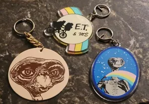 Vtg - 1982 E.T. Extra Terrestrial Universal Studios Movie Large Keychain Lot! - Picture 1 of 8