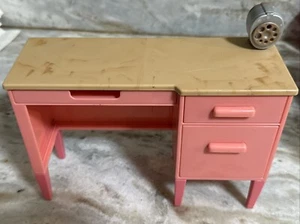 Muñeca OG Our Generation Academy School Teacher Desk 18" - Imagen 1 de 9