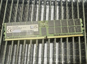 SK HYNIX 64GB (1x64GB) 2RX4 PC5-6400B EC8 RDIMM Server Memory HMCG94AHBRA487N - Picture 1 of 1