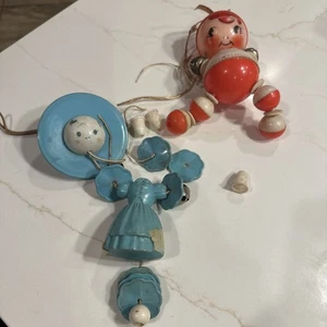 Vintage Baby Rassel Krippe Spielzeug Baumeln Puppe 2er Set - Bild 1 von 8