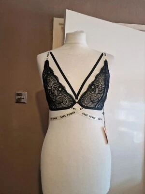 Sujetador bralette Missguided babe power arnés con tiras de encaje negro - 8 Foto 1 de 4