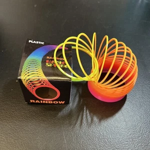 Rainbow Magic Spring - Clásico Plástico Slinky - Color Arco Iris, Juguete Nostálgico Años 70 - Imagen 1 de 4