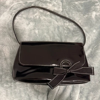 Bolso de hombro Victoria's Secret charol negro con lazo y2k vintage  Foto 1 de 3