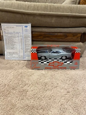 ERTL 收藏品 - 1969 年 CAMARO RS Z/28 - 银色 - 2500 年 1 件(性能年份) — 第 1/4 张图片