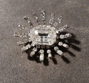 Hermosa pieza prendedor Starburst transparente vintage firmado hecho en AUSTRIA. - Imagen 1 de 4