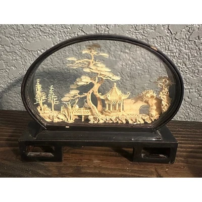 Diorama escénico miniatura vintage jardín asiático pagoda grúa exhibición de resina Foto 1 de 4