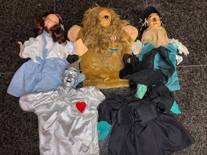 VINTAGE SET BESTEHEND AUS 5 WIZARD OF OZ HANDPUPPEN GESCHENK HAMILTON GESCHENKE WÜRDIGER BLECHMANN - Bild 1 von 12
